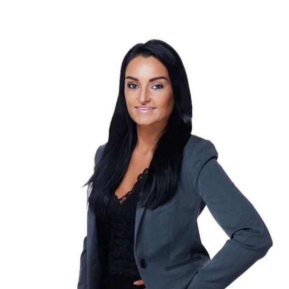 Meet your Posher, Alexis - Picture 2 of 2